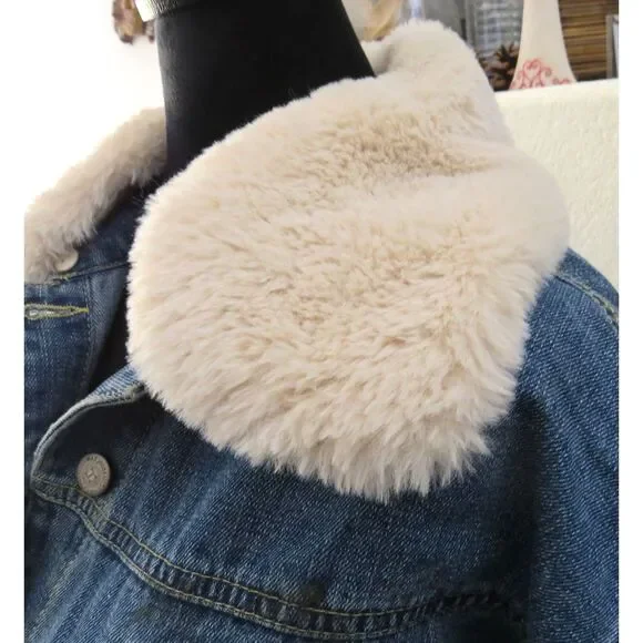 Highway Women's Cropped Denim Trucker Jacket Faux Fur Collar M EUC - Picture 8 of 14